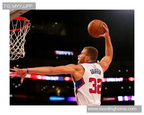 足球与NBA巨星的跨界对决与合作探索:球场上的荣耀与激情 足球与NBA巨星的跨界对决与合作探索:球场上的荣耀与激情