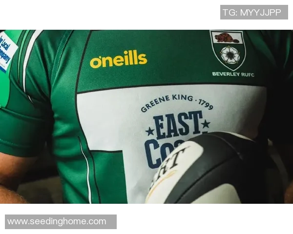 时尚运动风足球球星男士运动服外套 轻便舒适穿搭首选